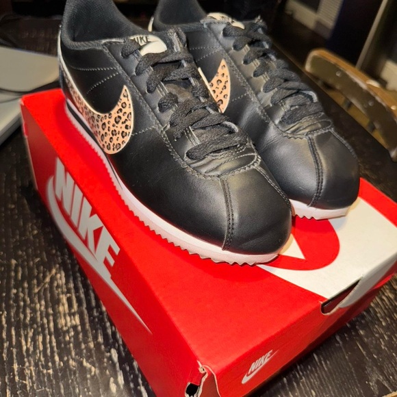 Nike Black and Leopard Print Sneakers - Picture 3 of 8